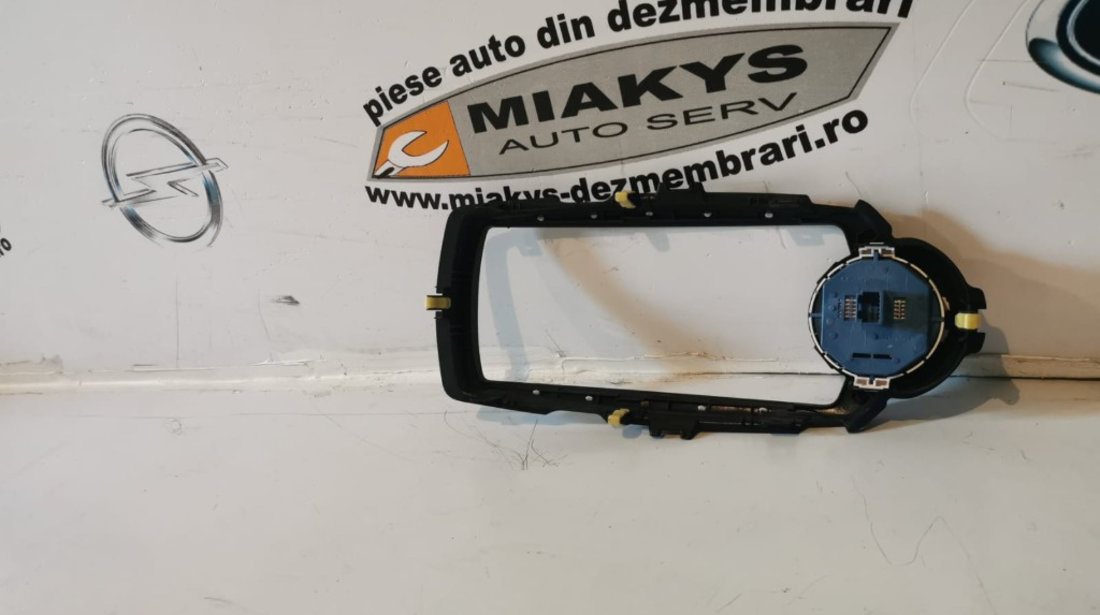 Grila centrala Bord cu Buton Avarii TOYOTA YARIS An 2014-2020. COD - 86451-0D030