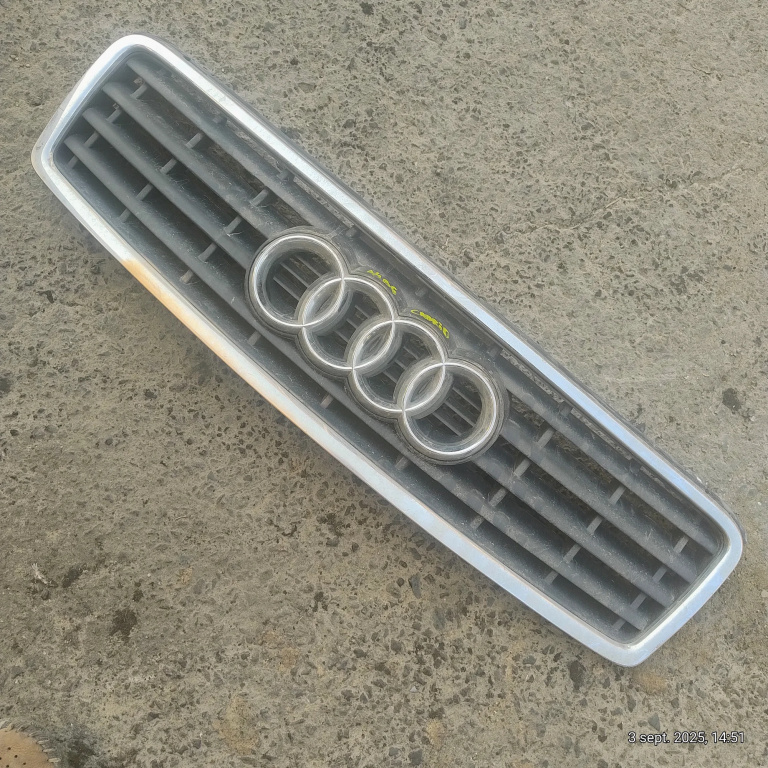 Grila Centrala Cu Sigla Audi A4 B6 (8E) 2000-2004 8H0853653