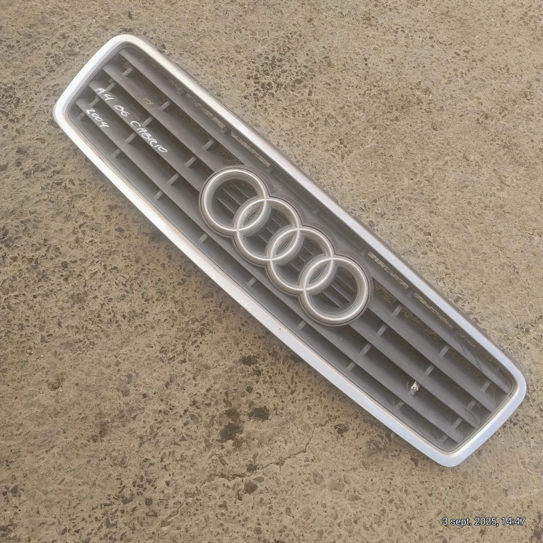 Grila Centrala Cu Sigla Audi A4 B6 (8E) 2000-2004 8H0853653