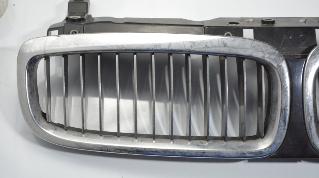 Grila Centrala Cu Sigla BMW 7 (E65, E66, E67) 2001 - 2009 51138268325