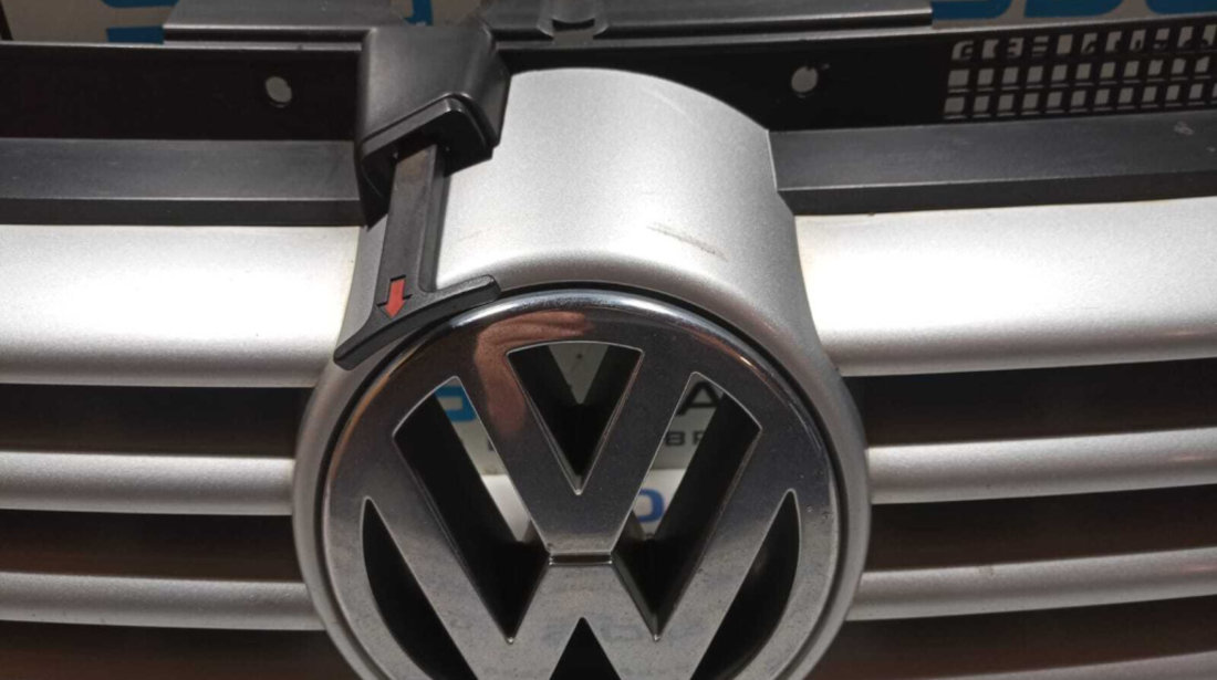 Grila Centrala cu Sigla Emblema de pe Bara Spoiler Fata Volkswagen Bora 1998 - 2005 Cod 1J5853653F 1J5853601 [M3910]