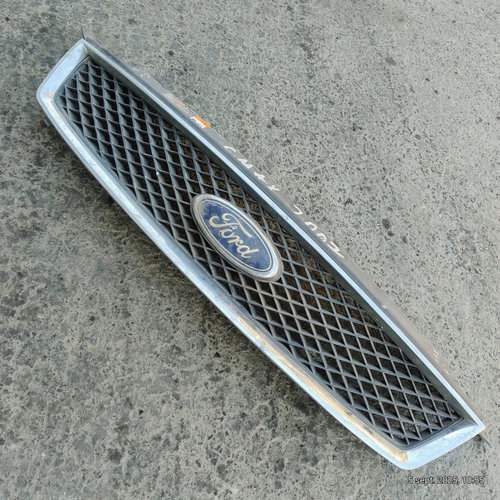 Grila Centrala Cu Sigla Ford C-Max 1 2003-2010 3M51R8200A, 3M51R8200C