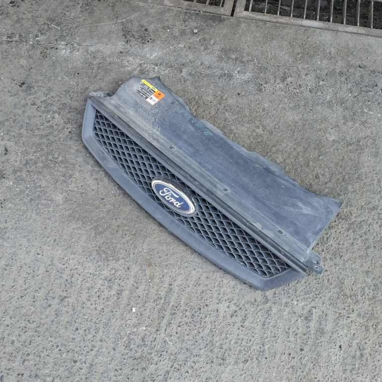 Grila Centrala Cu Sigla Ford Focus Mk 2 2005-2010 5U5A19A688Ba, 4M518C436Ad, 4M518138Ae, 4M518200Aj, 4M518200Bj, Wshm1C231B, Saej639