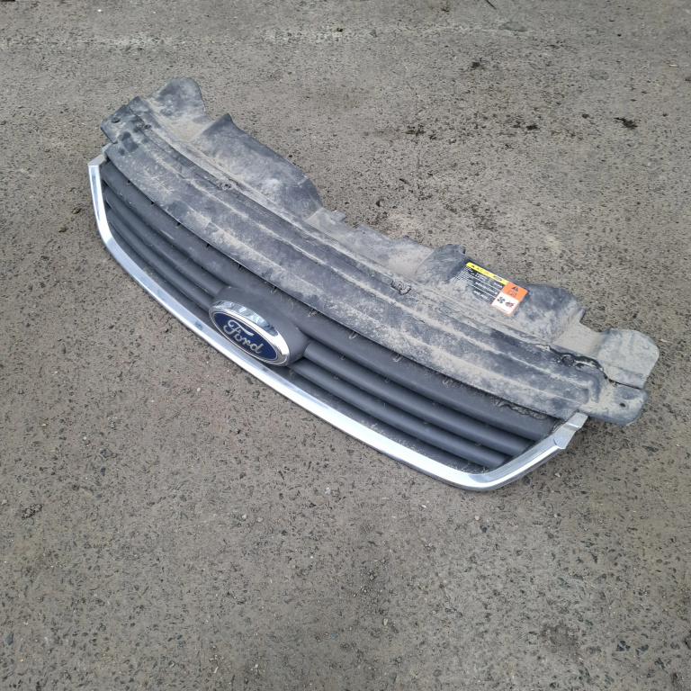 Grila Centrala Cu Sigla Ford Kuga 1 2008-2012 8V41R7081A, 5U5A19A688Ba, Wshm1C231B, 15441