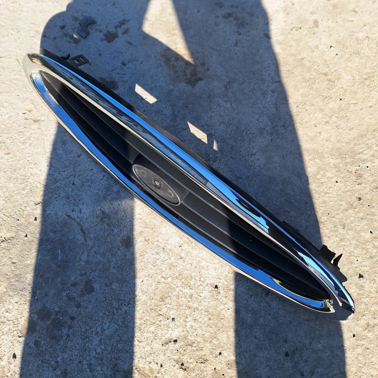 Grila Centrala Cu Sigla Ford Mondeo Mk 2 1996-2000