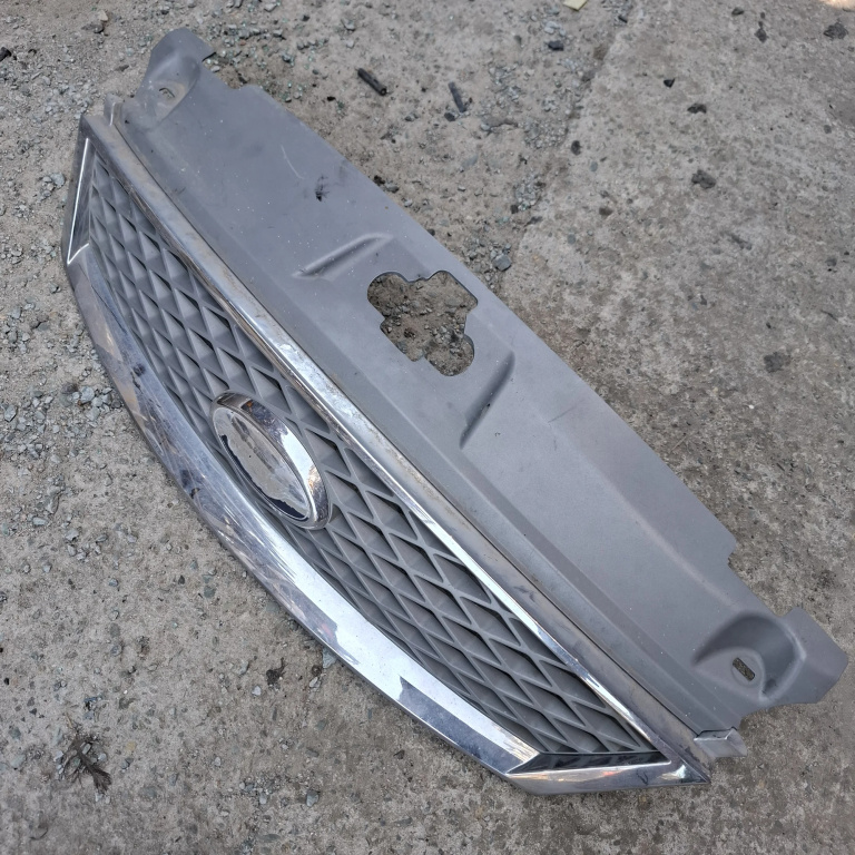 Grila Centrala Cu Sigla Ford Mondeo Mk 3 2000-2007 6S7X8A133Ba, 6S718A100Baw, 6S7X8A133Aa, 6S718A100Aa, 6S718B271Ab, C83Ra