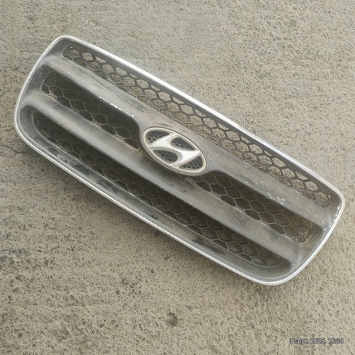 Grila Centrala Cu Sigla Hyundai Santa Fe 3 (Dm) 2012 >