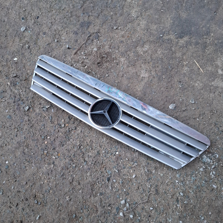 Grila Centrala Cu Sigla Mercedes-Benz A-CLASS (W168) 1997 - 2004 1688801283