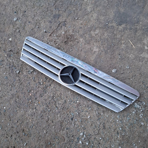 Grila Centrala Cu Sigla Mercedes-Benz A-CLASS (W168) 1997 - 2004 1688801283