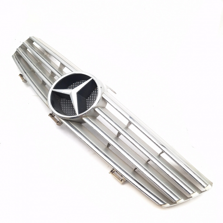 Grila Centrala Cu Sigla Mercedes-Benz CLS (C219) 2004 - 2010 Motorina A2198800083, A2198800383