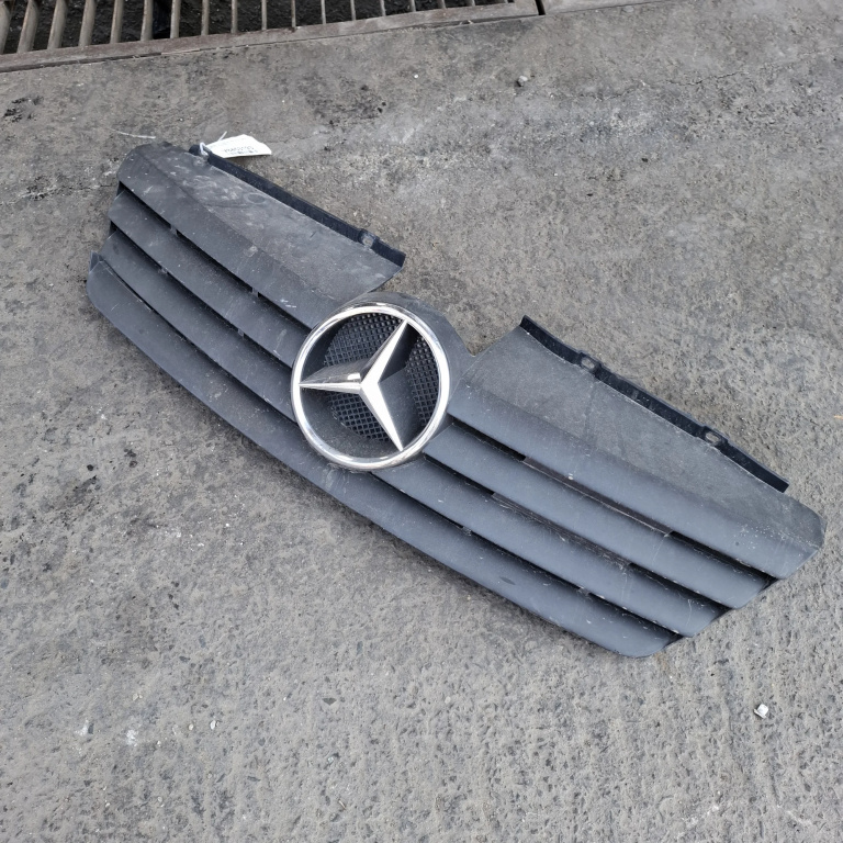 Grila Centrala Cu Sigla Mercedes-Benz Vaneo (414) 2001-2005 1.7 Cdi (414.700) Om 668.914 Motorina A4148800085