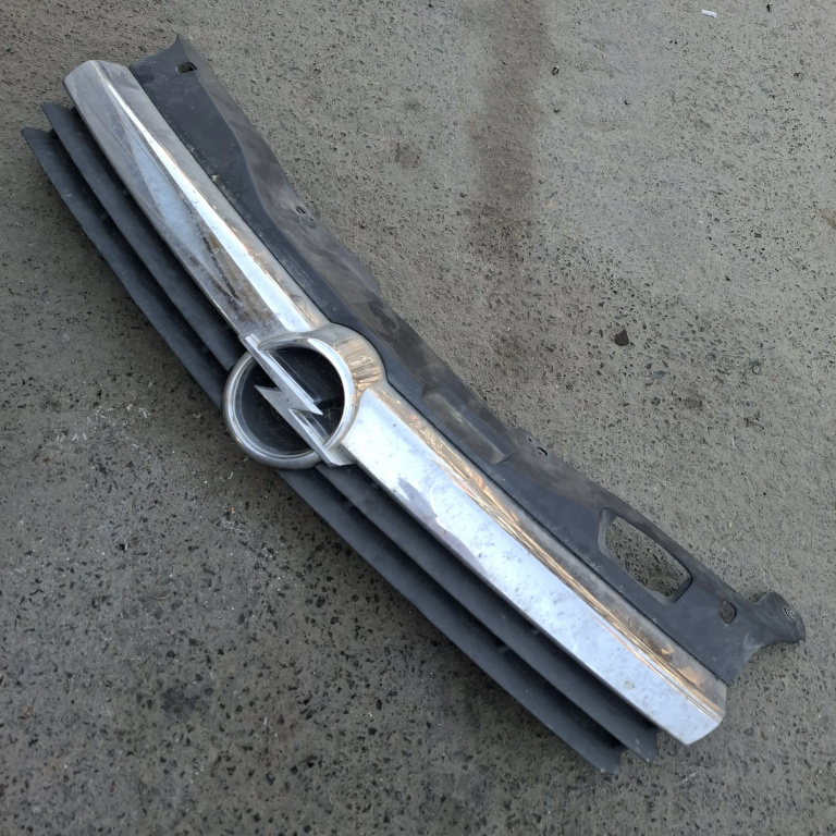 Grila Centrala Cu Sigla Opel Astra H 2004-2012 1.7 Cdti Z 17 Dtl Motorina Op0702101
