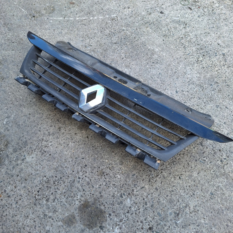 Grila Centrala Cu Sigla Renault Symbol 2 (Lu1/2) 2008-2012 1.2 16V (Lu2V) D4F 728 Benzina Rn1F42A, Ys1704A, 054017