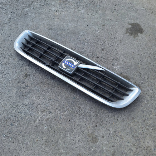 Grila Centrala Cu Sigla Volvo V50 (Mw) 2004-2012 30744915, 30744914, 30744916