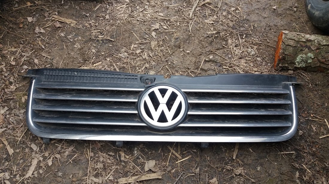 Grila Centrala cu Sigla  Vw Passat B5.5 2001 2005