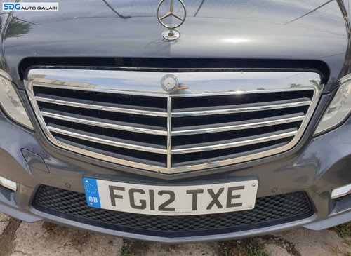 Grila Centrala de pe Bara Spoiler Fata AMG Mercedes Clasa E Class W212 2009 - 2013 [C8223]