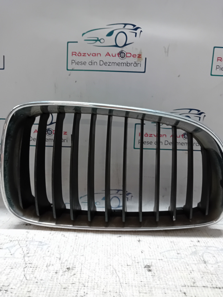 Grila centrala dreapta BMW Seria 1 118 2008