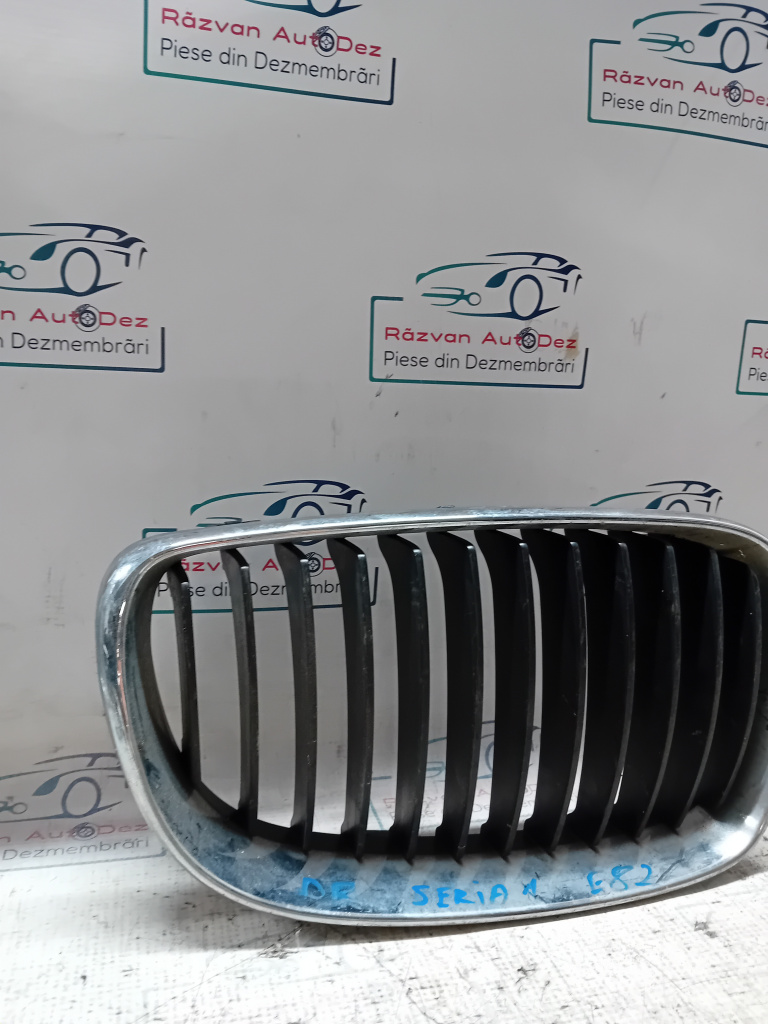 Grila centrala dreapta BMW Seria 1 E82 2010