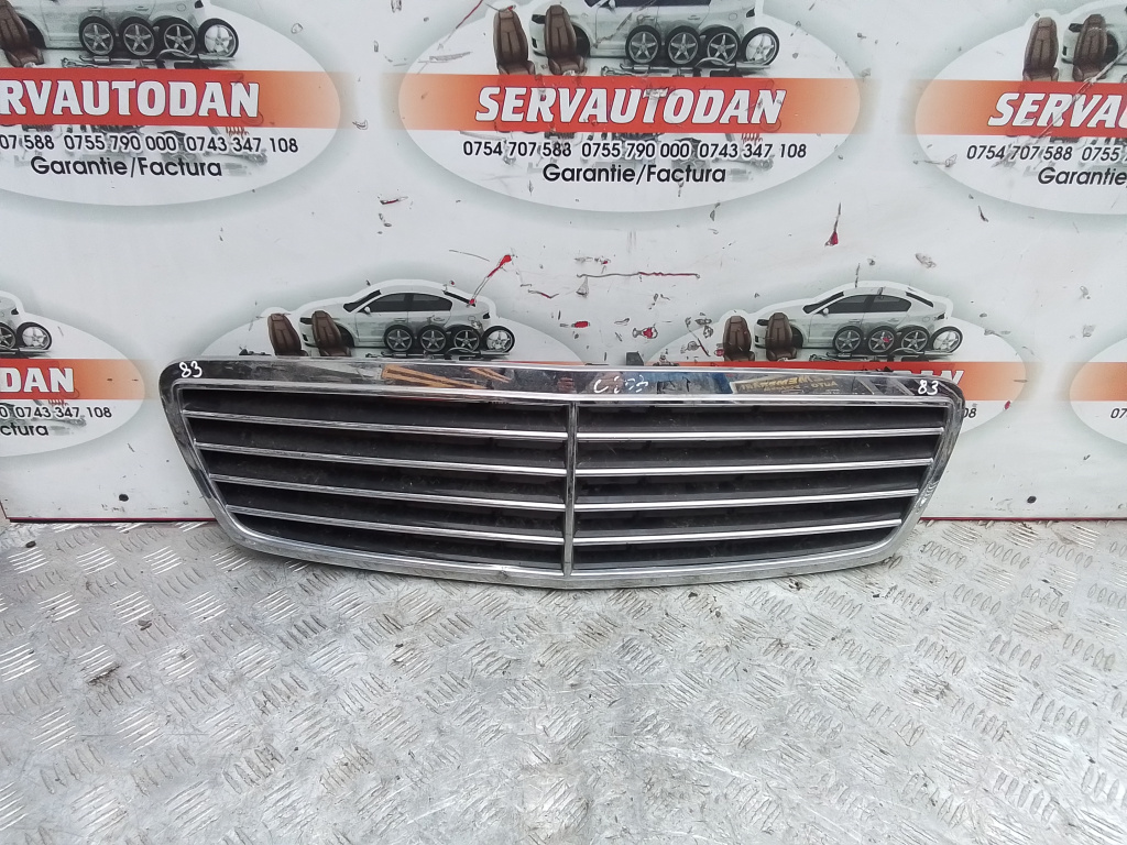 Grila centrala fata Mercedes-Benz C-Class (2001-2007) [W203] 2.2 Motorina 2003, A2038800183