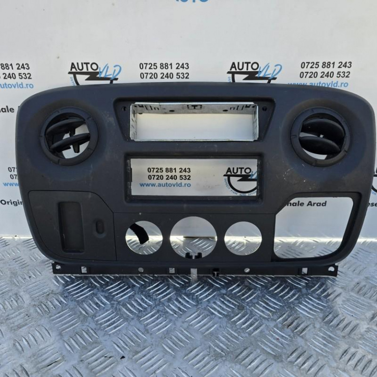 Grila centrala grile ventilatie Nissan NV400 2011->