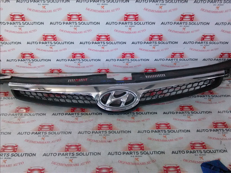 Grila centrala Hyundai I30 1.4 benzina an fabr 2009