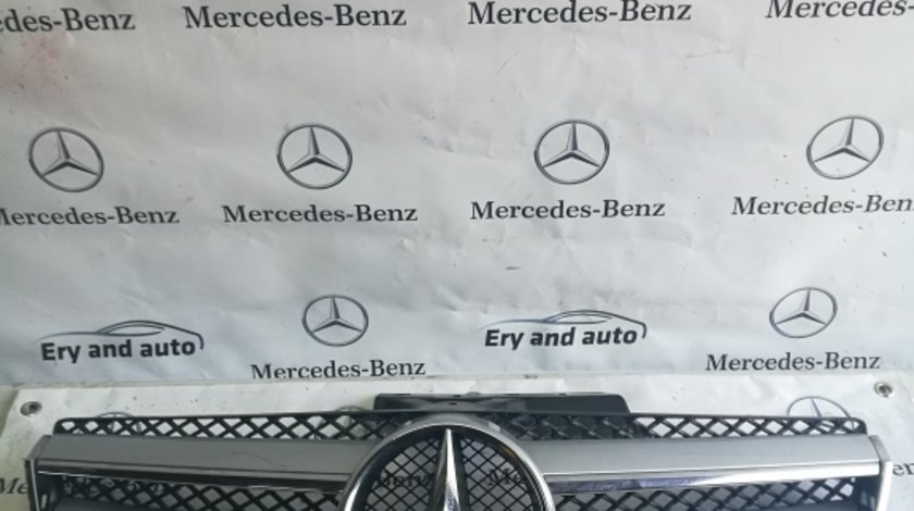 Grila centrala Mercedes E Class Coupe W207 A2078880283