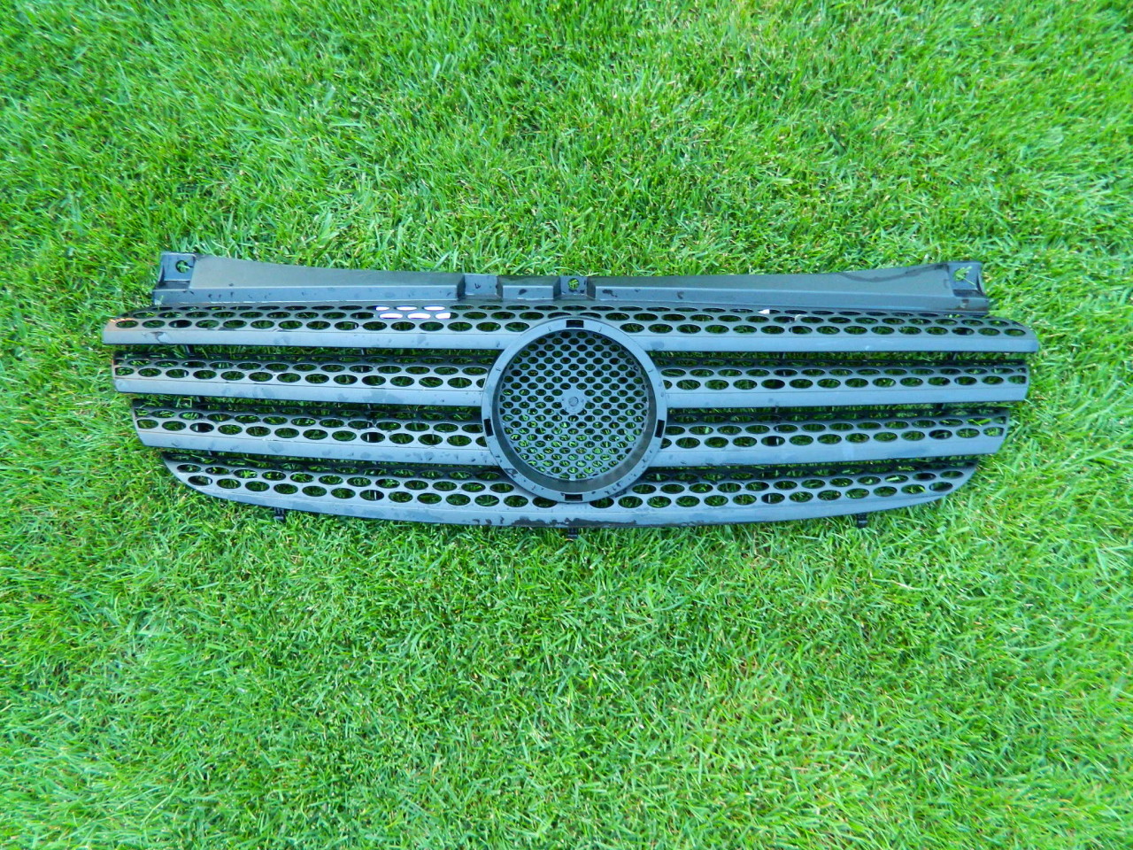 Grila centrala Mercedes VITO,Viano W639 model 2004-2010