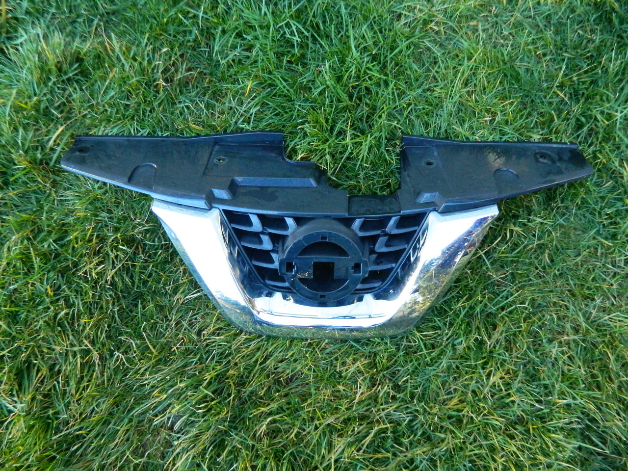 Grila centrala Nissan Juke model 2010 2011 2012 2013 2014 cod 62072BV80A