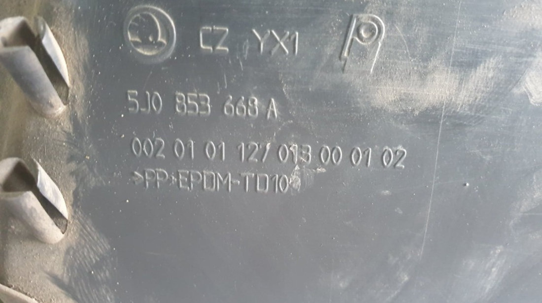 Grila centrala radiator Skoda Fabia II cod piesa : 5J0853668A