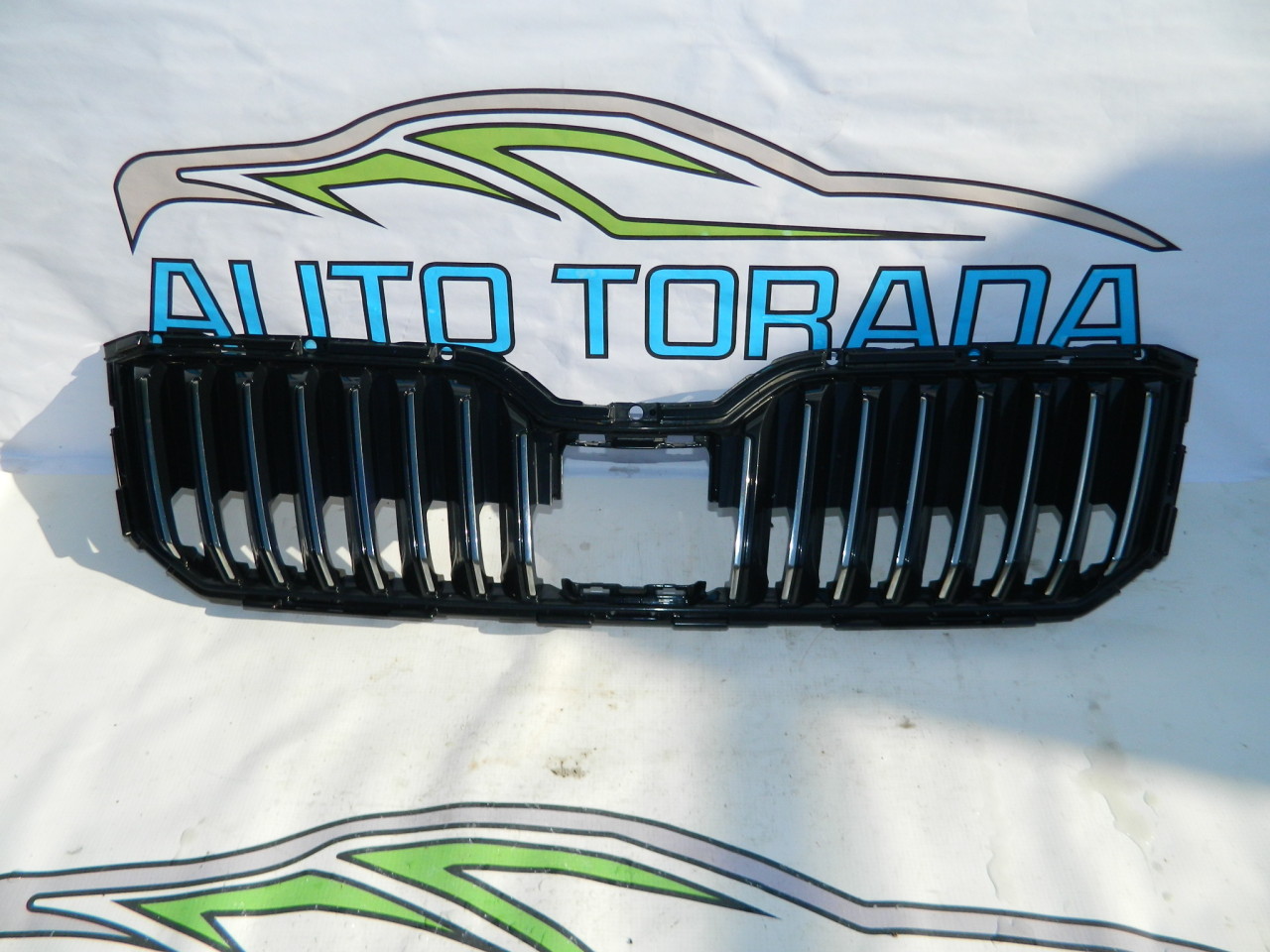 Grila centrala radiator Skoda Superb 3 an 2014-2017 cod 3V0853653B