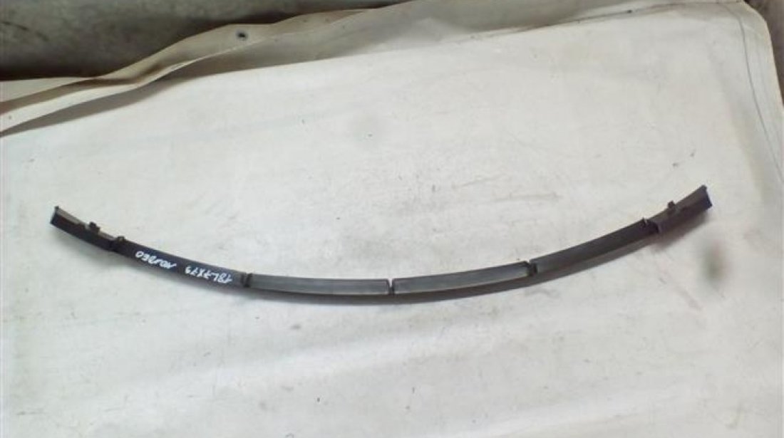 Grila centrala superioara bara fata Ford Mondeo An 2000-2004