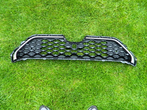 Grila centrala Toyota Rav4 , Rav 4 model 2021-2024 cod 53102-42010