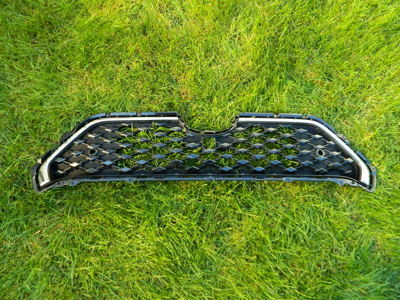 Grila centrala Toyota Rav4 , Rav 4 model 2021-2024 cod 53102-42010