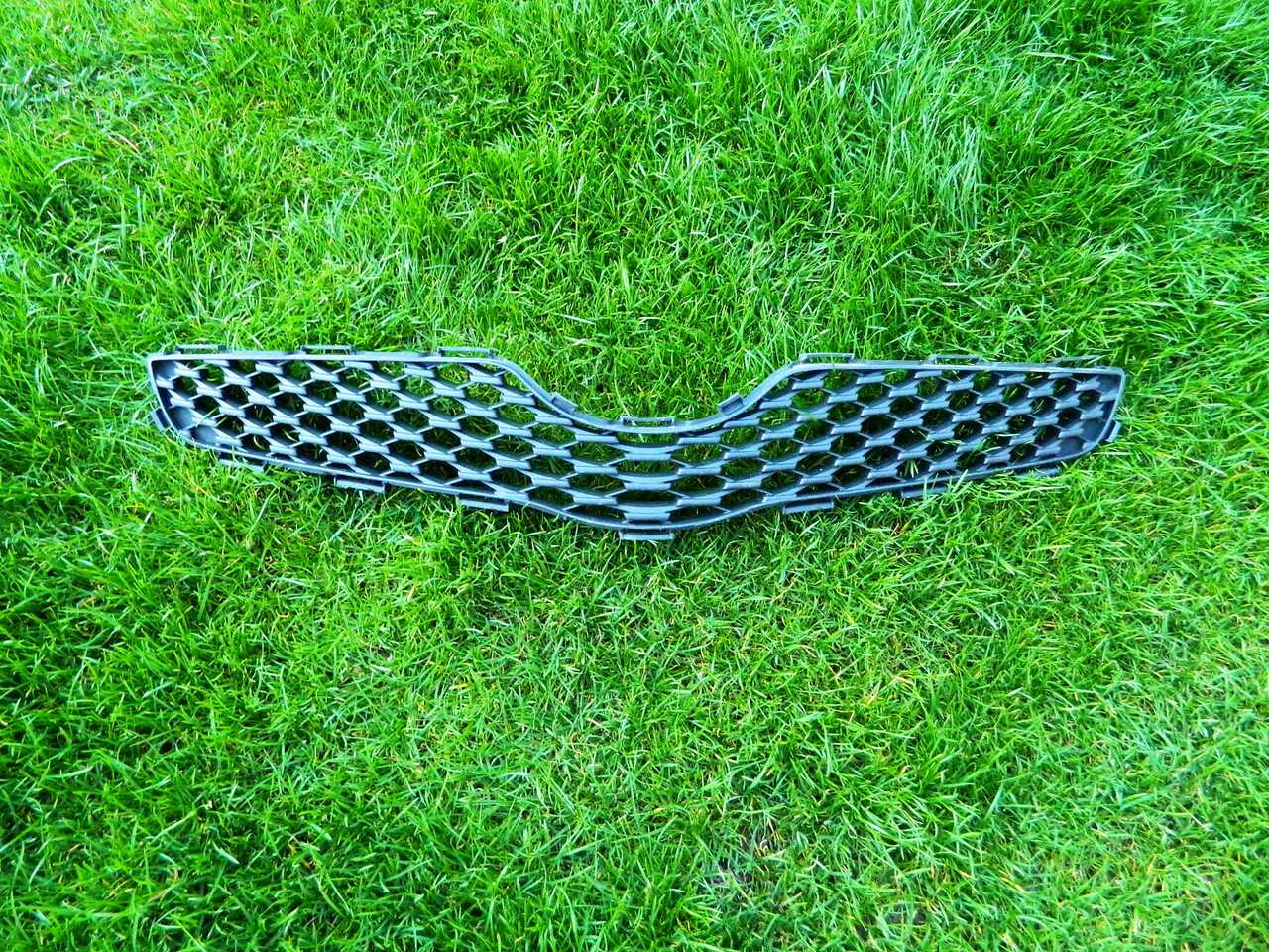 Grila centrala Toyota Yaris Facelift model 2009-2011 cod 53111-0D230