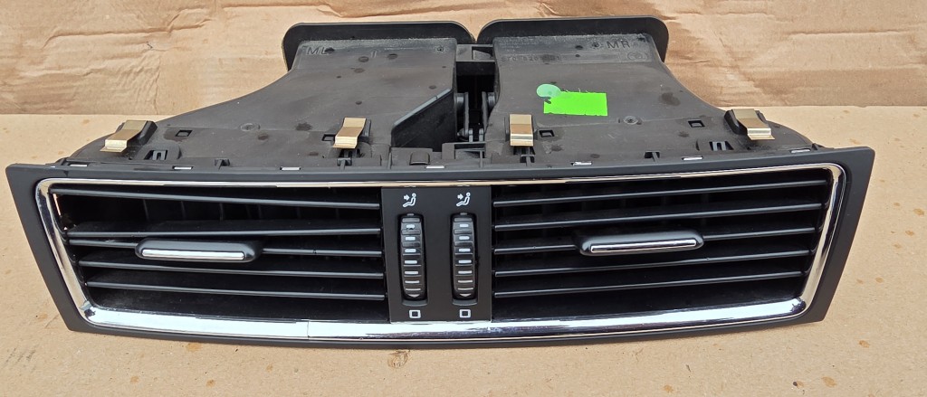 Grila centrala ventilatie aer bord Skoda Superb 2 2009 2010 2011 2012 2013