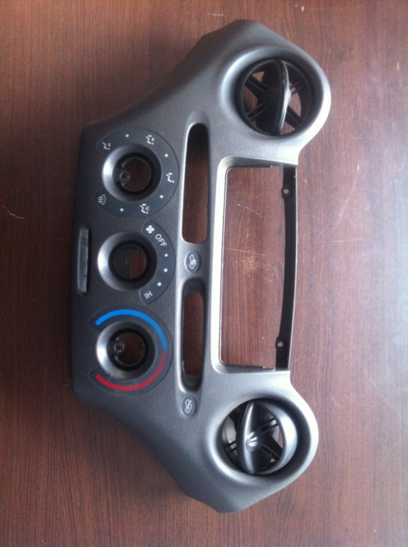 Grila centrala ventilatie bord Toyota Yaris P1 [1999 - 2003] Hatchback 3-usi 1.5 MT (106 hp) (SCP1_ NLP1_ NCP1_)