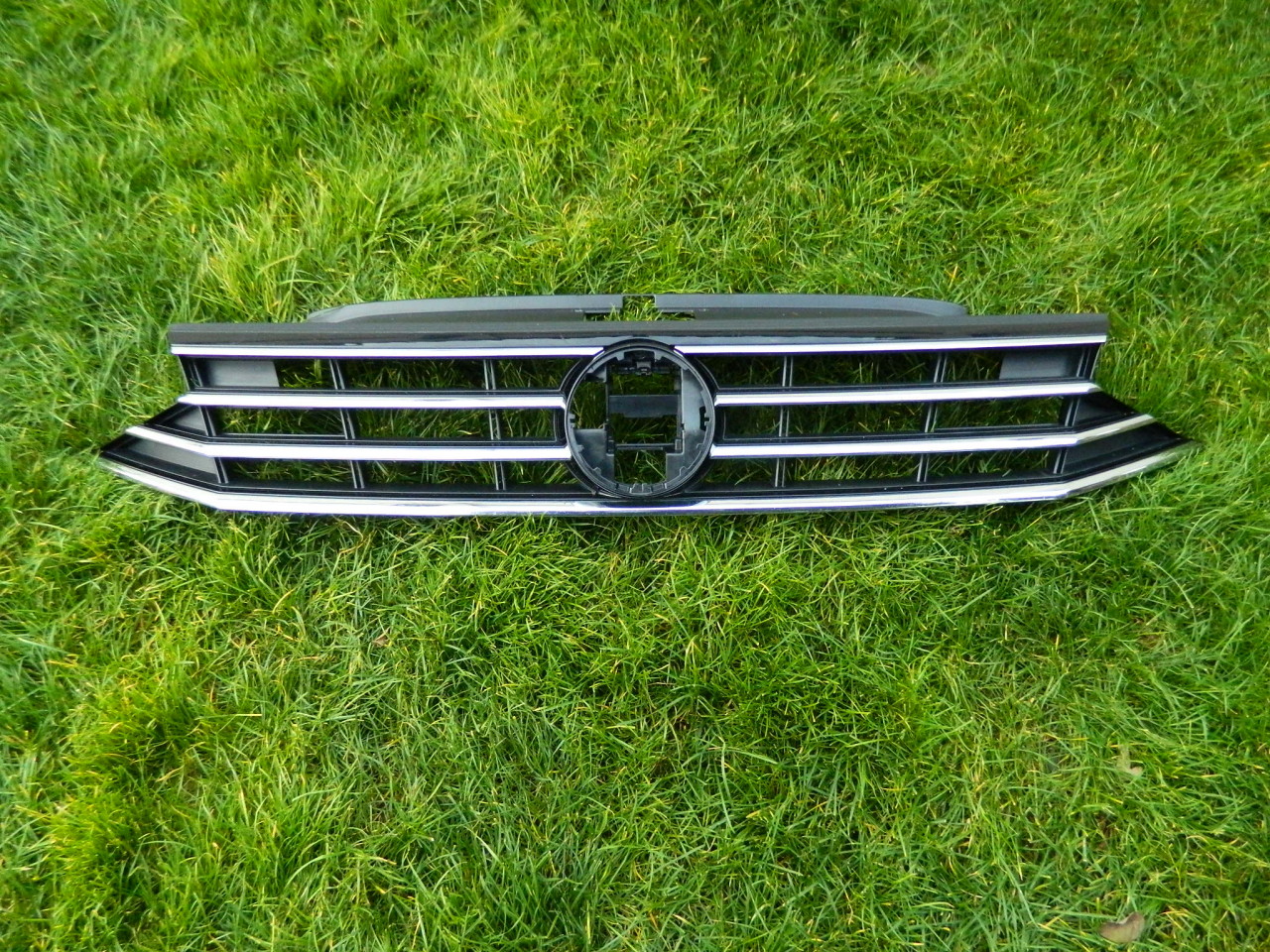 Grila centrala VW Passat B8 cod 3G0853651 AK