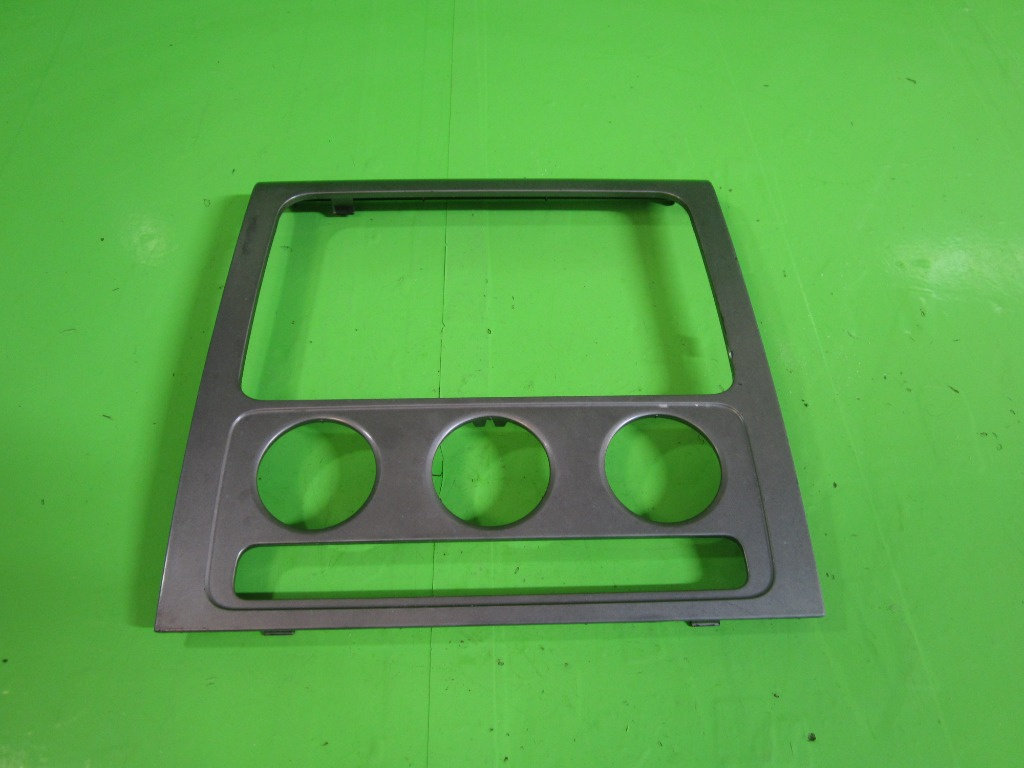 GRILA / CONSOLA BORD VW TOURAN FAB. 2003 - 2015 ⭐⭐⭐⭐⭐