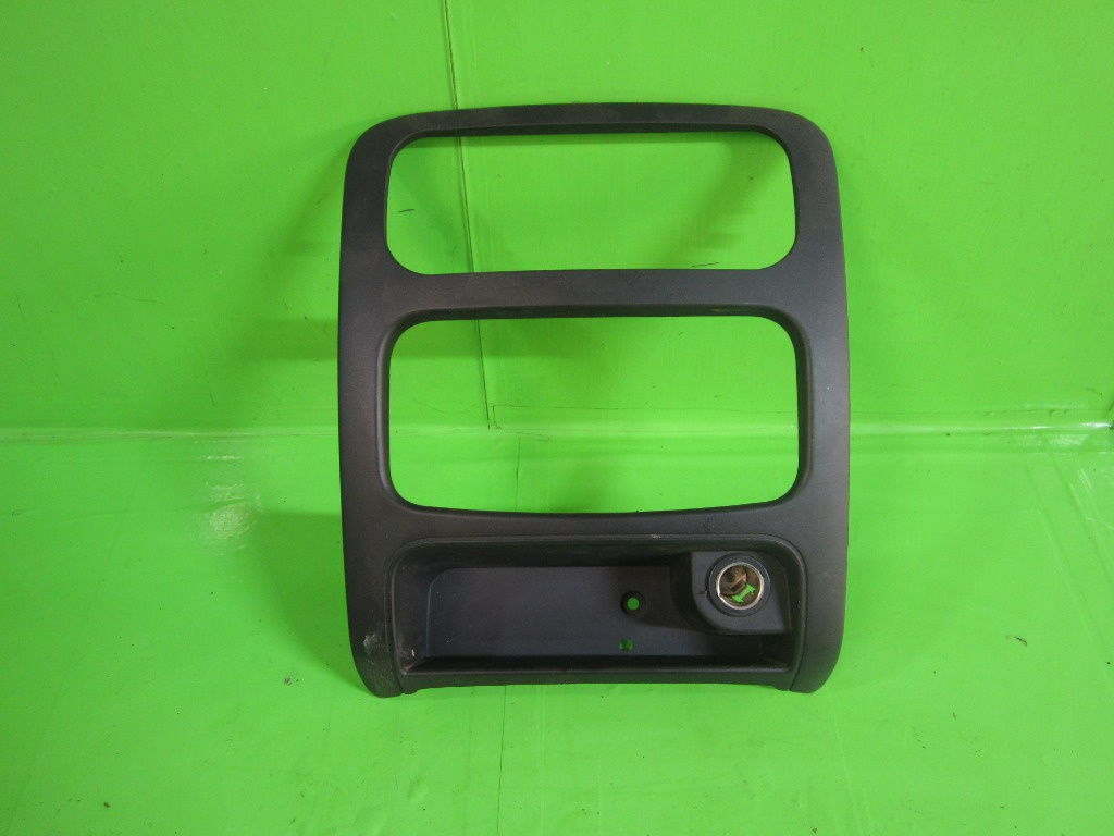 GRILA / CONSOLA CENTRALA BORD CU PRIZA BRICHETA JEEP CHEROKEE KJ LIBERTY 4x4 FAB. 2001 - 2008 ⭐⭐⭐⭐⭐