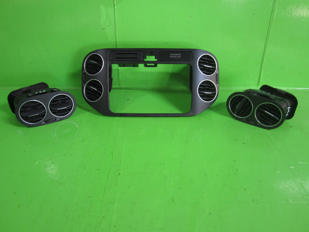GRILA / CONSOLA CENTRALA BORD + GURI VENTILATIE VW GOLF 5 PLUS FAB. 2006 - 2009 ⭐⭐⭐⭐⭐