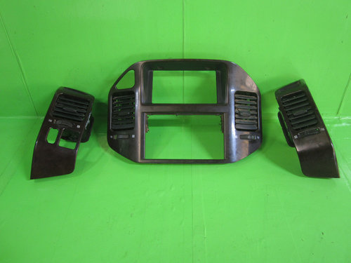 GRILA / CONSOLA CENTRALA BORD + GURI VENTILATIE MITSUBISHI PAJERO SHOGUN III 4X4 1999–2007 ⭐⭐...