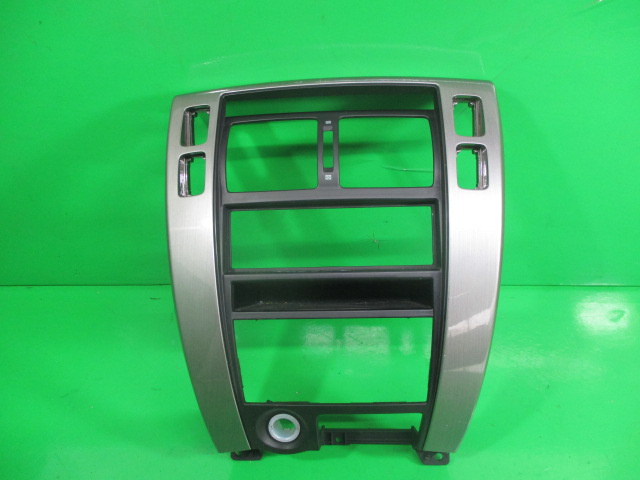 GRILA / CONSOLA CENTRALA BORD HYUNDAI TUCSON FAB. 2004 - 2010 ⭐⭐⭐⭐⭐