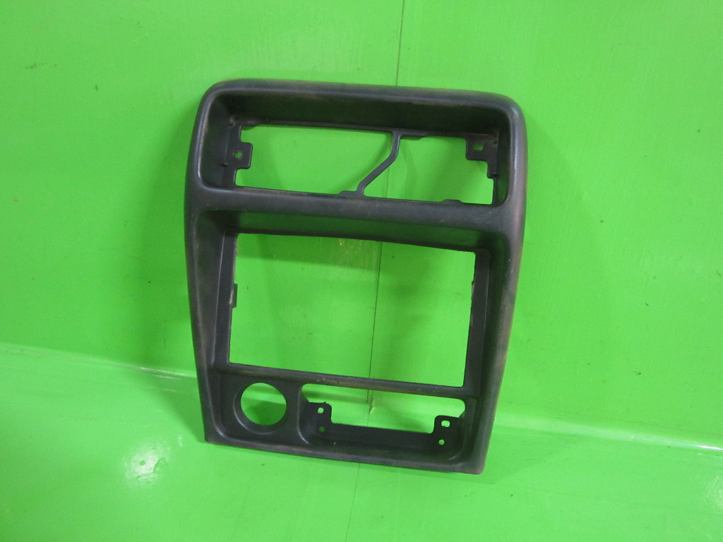 GRILA / CONSOLA CENTRALA BORD SUZUKI VITARA 4x4 FAB. 1988 – 2002 ⭐⭐⭐⭐⭐