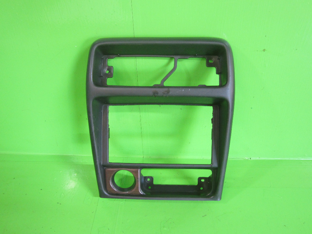 GRILA / CONSOLA CENTRALA BORD SUZUKI VITARA 4x4 FAB. 1988 – 2002 ⭐⭐⭐⭐⭐