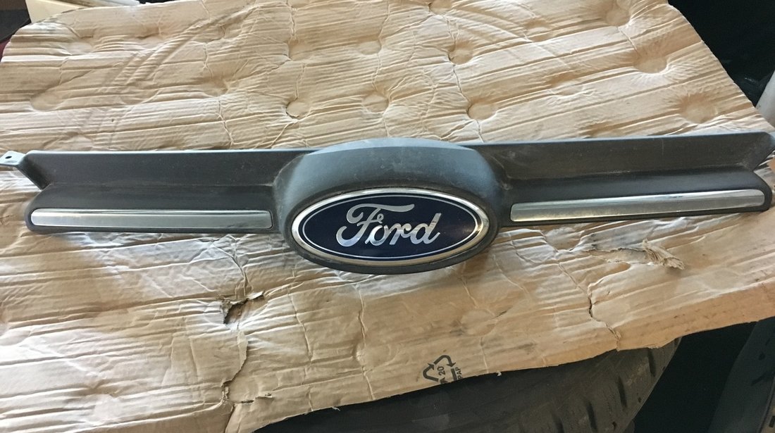 Grila cu emblema bara fata Ford focus 3 III 2011-2014