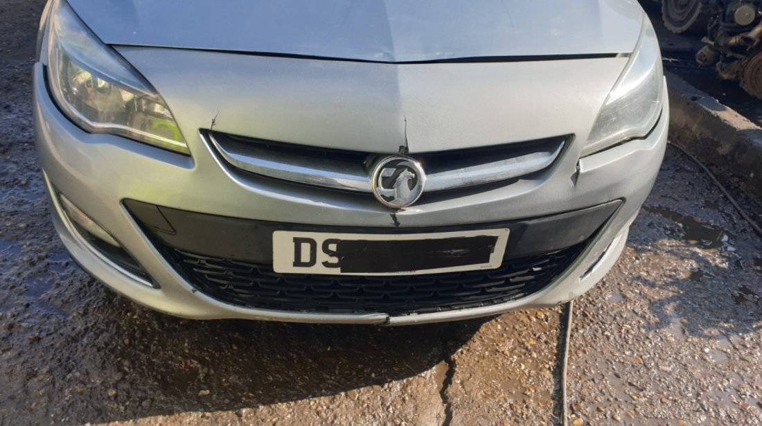 Grila cu Emblema Crom Nichel de pe Bara Spoiler Fata Opel Astra J Facelift 2012 - 2016 [C3162]