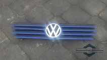 Grila cu emblema Volkswagen Polo (1999-2001)