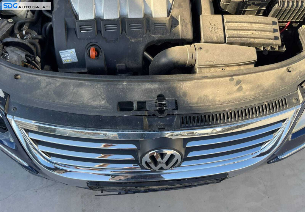 Grila cu Sigla Emblema de pe Bara Spoiler Fata Volkswagen Touran 1T2 2007 - 2010 Cod 1T0853651D [B4378]