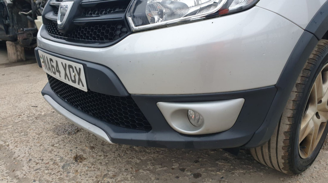 Grila cu Sigla Emblema de pe Bara Spoiler Fata Dacia Sandero 2 Stepway 2012 - 2016