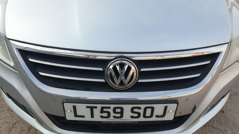 Grila cu Sigla Emblema de pe Bara Spoiler Fata Volkswagen Passat CC 2008 - 2012 [C3853]